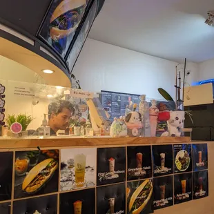 the inside of a fast food restaurant