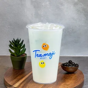B10 Honeydew Milk Tea 哈密瓜奶茶