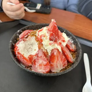 Strawberry bingsu