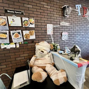 More Halloween decor