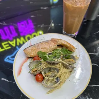 PA05 Clams & Salmon in Creamy Mentaiko Sauce