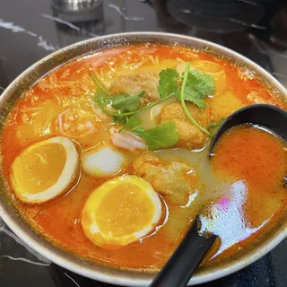 PA06 ()Seafood in Singapore Laksa Sauce(Contains Peanuts))