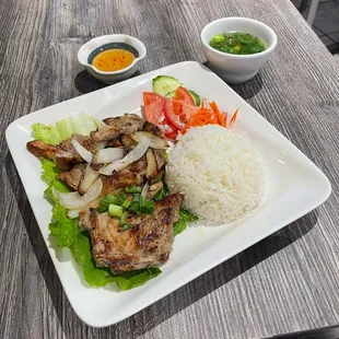 Com Suon Nuong (Grilled Pork Chop with Steamed Rice)