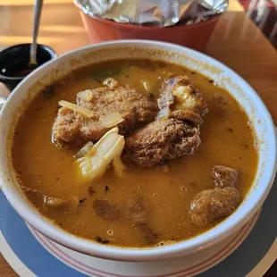 Chille rellenos con caldo