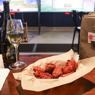 Buffalo Chicken Wings and White Wine