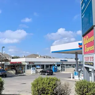 This restaurant is located on corner of Babcock &amp; Prue Rd. NOT Fredericksburg. It&apos;s right next to gas station.
