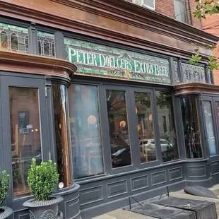 the outside of the restaurant