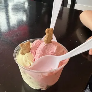 2 scoops ice cream