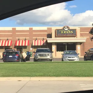 the outside of the restaurant