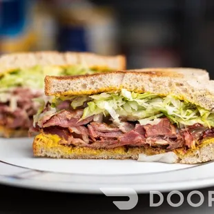 a roast beef sandwich