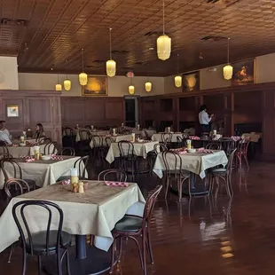 Quiet for early lunch.  Was packed by the time we finished eating.