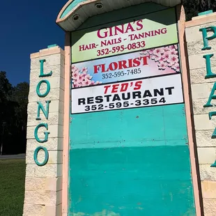 a sign for linda's hair and nails