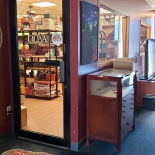 Ted&apos;s Walk-In Cigar Humidor (from the outside)