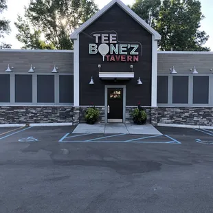 Tee bonez tavern