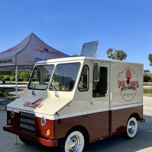 We&apos;re a mobile Events Service specializing in Premium Ice Cream. 

Make Tee n Dee&apos;s a part of your special event!