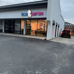 Front of Teejays sweet tooth