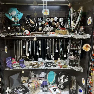 Showcase full of jewelry with a new discount