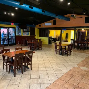 Social distanced table placement