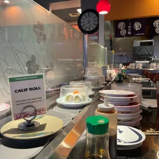 Sushi conveyor
