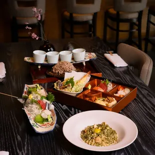 Sashimi, sushi, soba