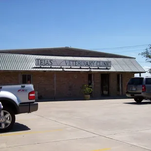 We invite you to come meet our staff and we would love to Care for your Pet!