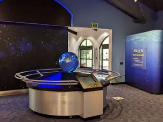 Vista del Lago Visitor's Center