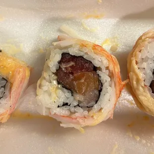 There were 8 pcs to my roll, but I couldn&apos;t finish it. These are the left overs. Tuna, yellow tail and salmon.  Yum Yum in the Tum Tum!