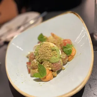Tomato burrata salad