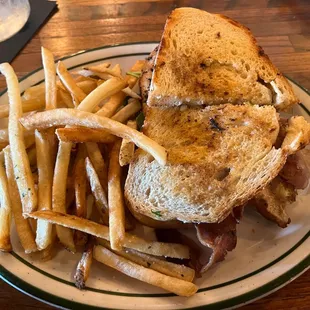 Tomato Pesto Roasted Chicken Sandwich