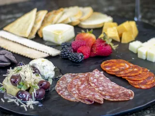 DH Lescombes Winery & Bistro