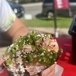 Salmon shimeji temaki