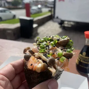 Salmon &amp; Shimeji Temaki