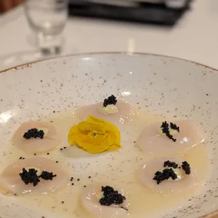 Truuffle scallop carpaccio with caviar