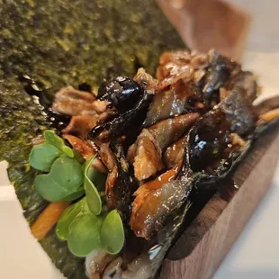 Salmon skin hand roll