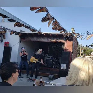 Rock Whiskey Band was playing! @temecula_wineandbeergarden @rockwhiskeyband #beergarden #oldtowne #temecula #rilakkuma #mortimerthebear