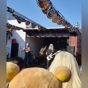 They have live entertainment! #rilakkuma #beergarden #oldtowne #temecula #rockwhiskeyband @rockwhiskeyband @temecula_wineandbeergarden
