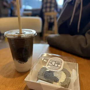 Hojicha latte with Black sesame roll