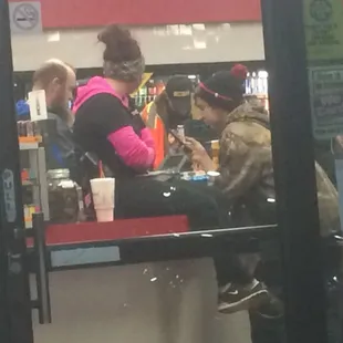 The welcome committee at the pleasant hill temp stop.    Are you kidding me.  This female sat on the counter for 17 minutes.