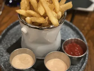 Palette Bar & Grill