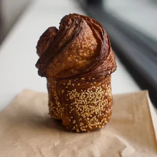 Miso Caramel and White Sesame Cruffin - IG: @nelson_eats