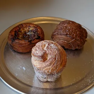 Cinnamon Cream Cheese Cruffin