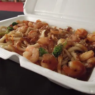 Noodles and shrimp teppanyaki