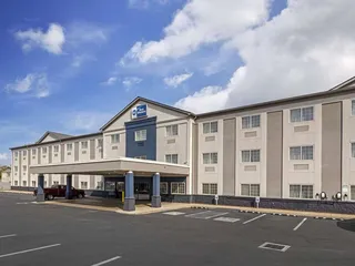 Cobblestone Hotel & Suites - Charlestown
