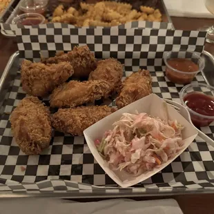 chicken wings, fried chicken wings, chicken wings and fried chicken, food, fried chicken, poultry, bbq chicken, chicken, bbq wings