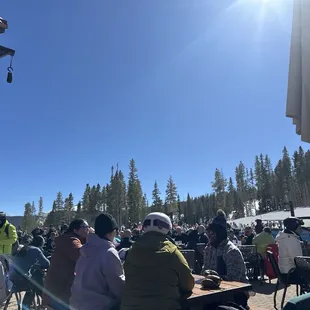 Great place to sit and eat lunch while skiiing