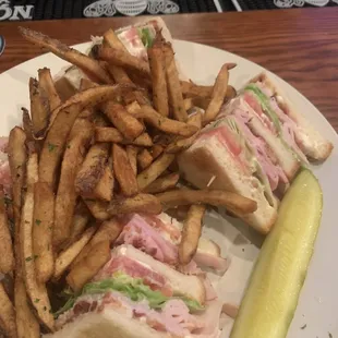 Good tavern club and hot thin salted fries