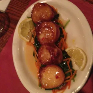 Dinner w the family for dads day.  Great place great owner and awesome bartender.  Thanks for the GM