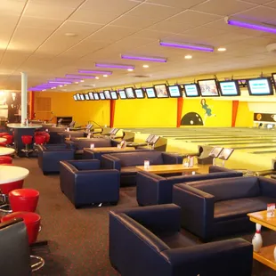 bowling lanes and bowling lanes