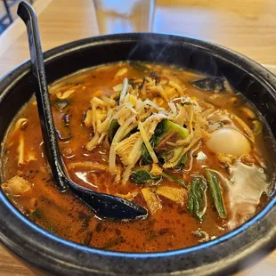 Hot pot tripe noodles: spicy, boiling pot of goodness.
