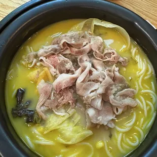 Sour and spicy beef pot